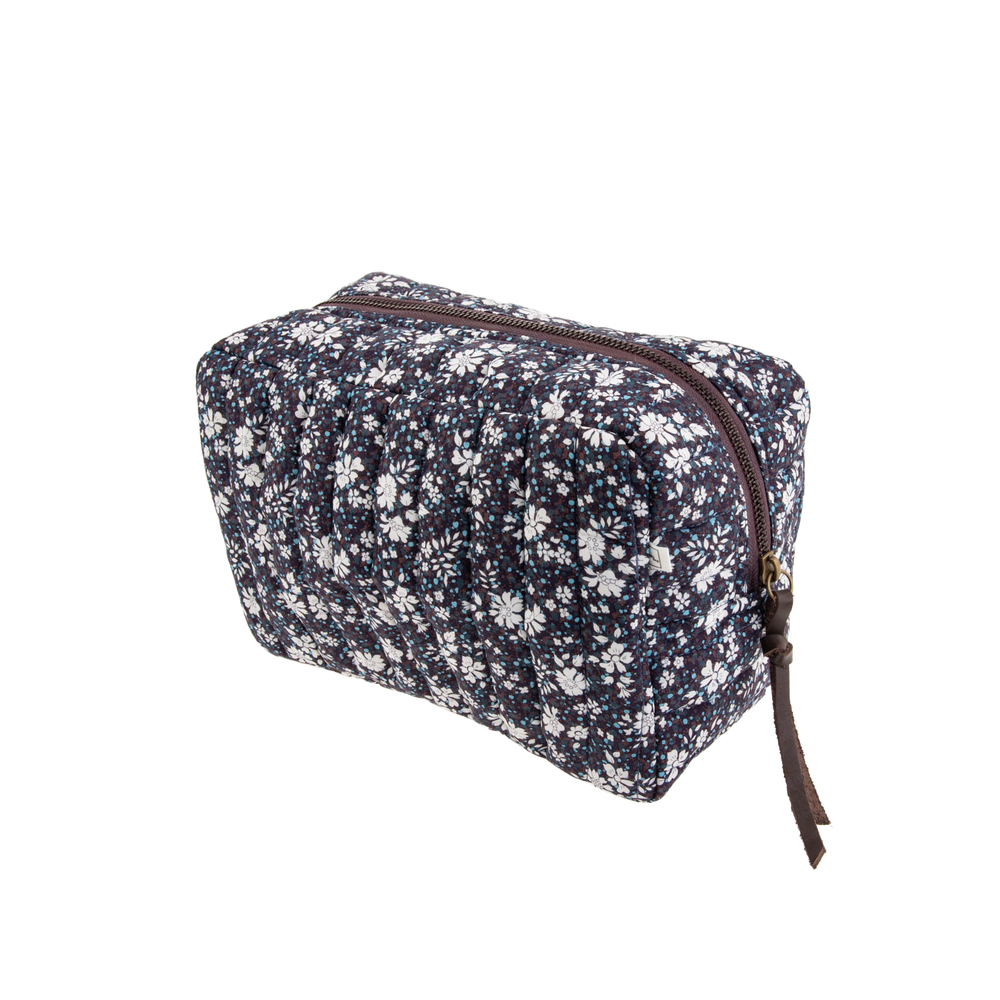 
                  
                    Image of Pouch square mw Liberty Capel Pepper from Bon Dep Essentials
                  
                